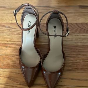 Cognac croc pumps BRAND NEW!!!! ✨